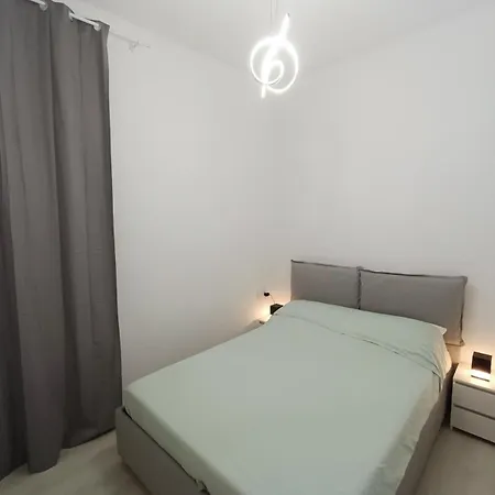 Melody Breeze Apartments-sanremo * סנרמו