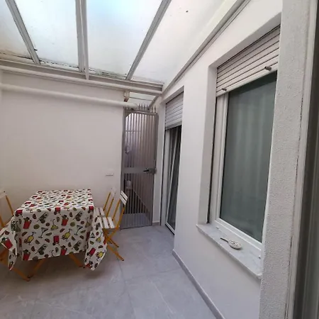 Melody Breeze Apartments-sanremo * סנרמו